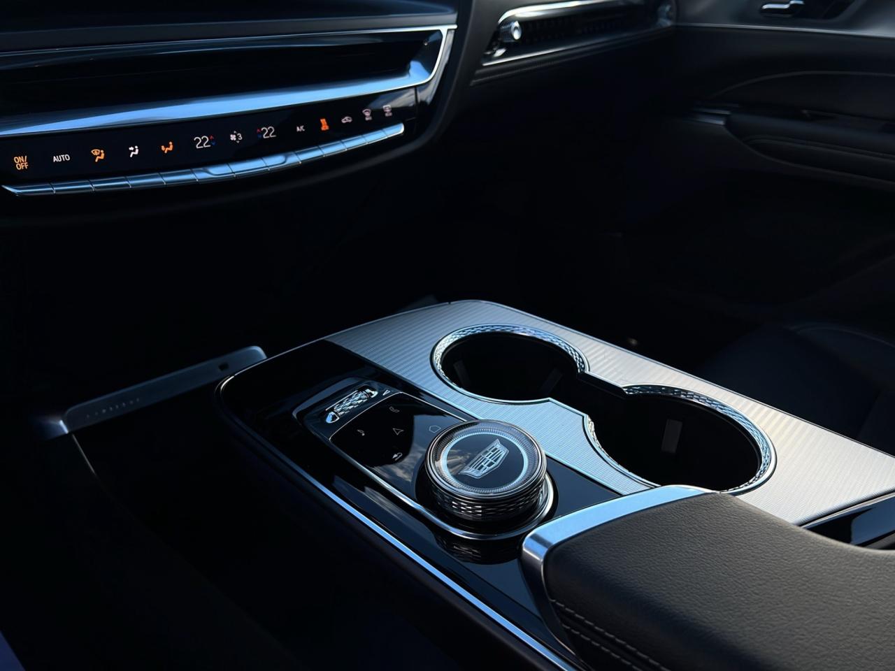 2024 Cadillac LYRIQ TECH W/1SA - 31,000KMS - LEATHER - REVERSE CAMERA !!! Photo