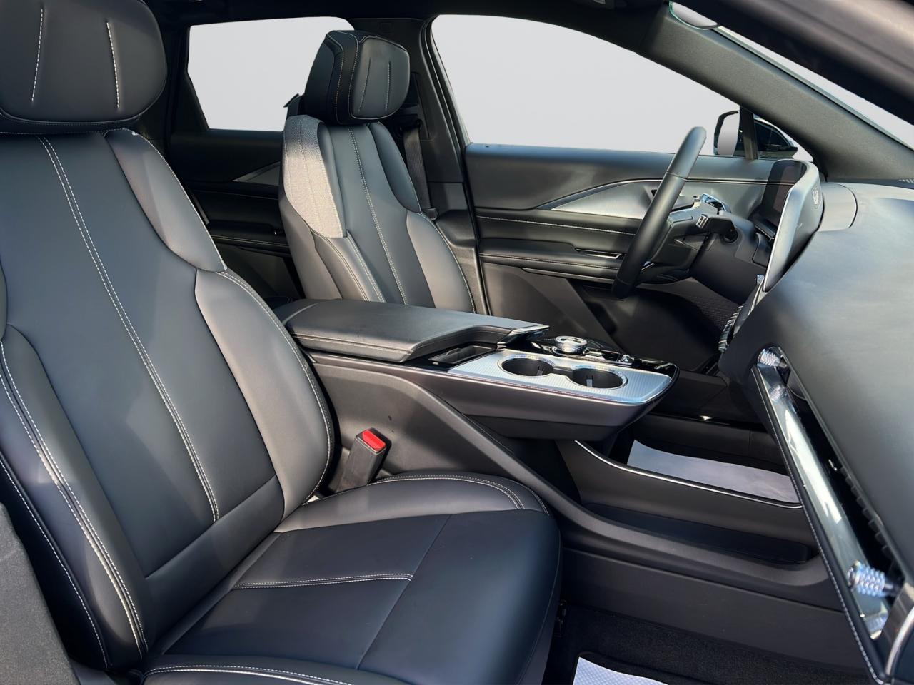 2024 Cadillac LYRIQ TECH W/1SA - 31,000KMS - LEATHER - REVERSE CAMERA !!! Photo