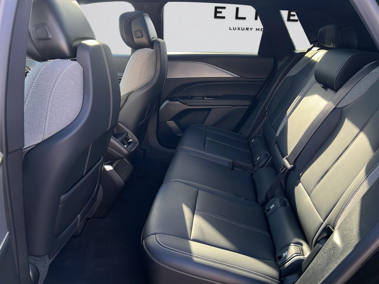 2024 Cadillac LYRIQ TECH W/1SA - 31,000KMS - LEATHER - REVERSE CAMERA !!! Photo