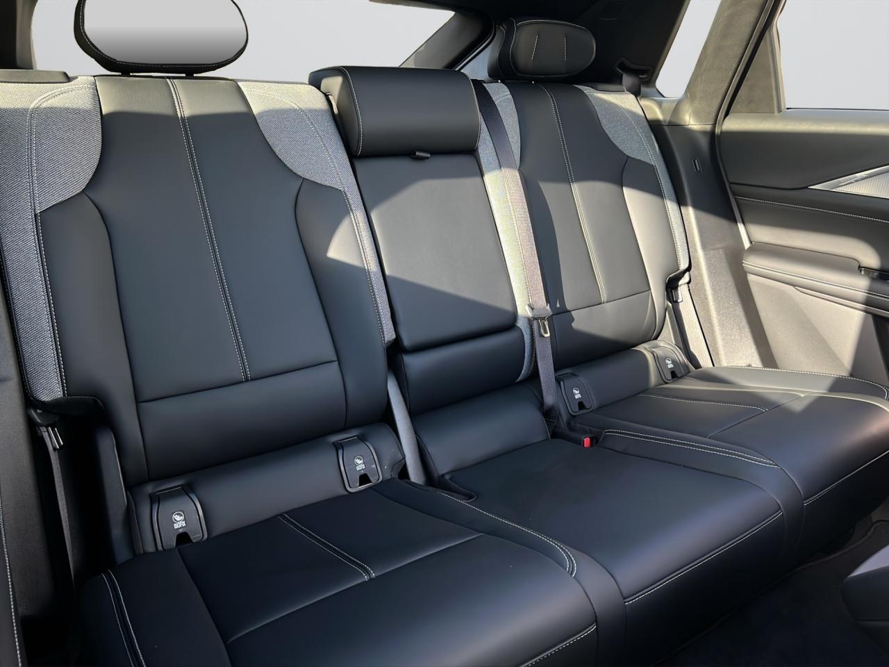 2024 Cadillac LYRIQ TECH W/1SA - 31,000KMS - LEATHER - REVERSE CAMERA !!! Photo