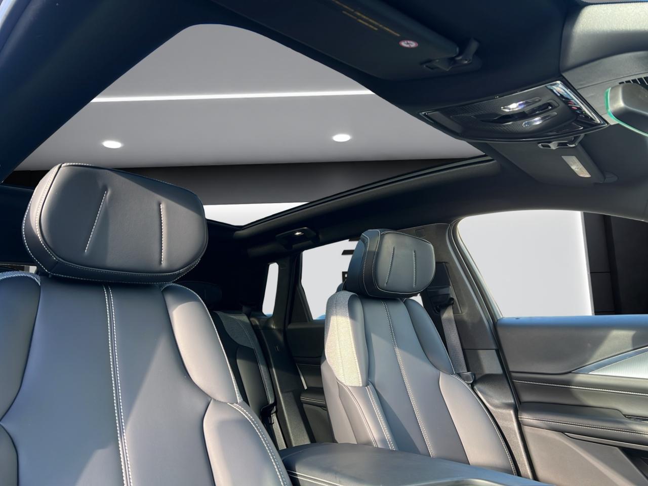 2024 Cadillac LYRIQ TECH W/1SA - 31,000KMS - LEATHER - REVERSE CAMERA !!! Photo