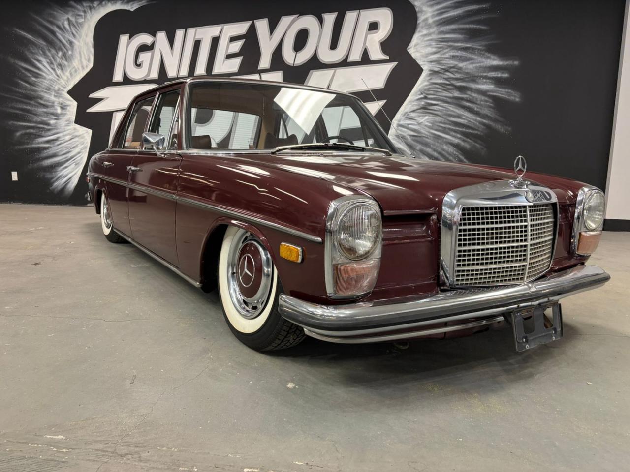 1972 Mercedes-Benz 220 W115 Photo