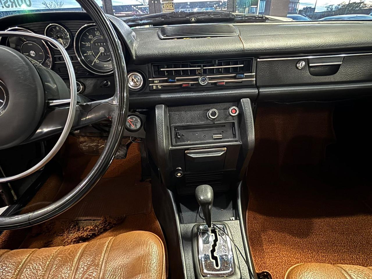 1972 Mercedes-Benz 220 W115 Photo