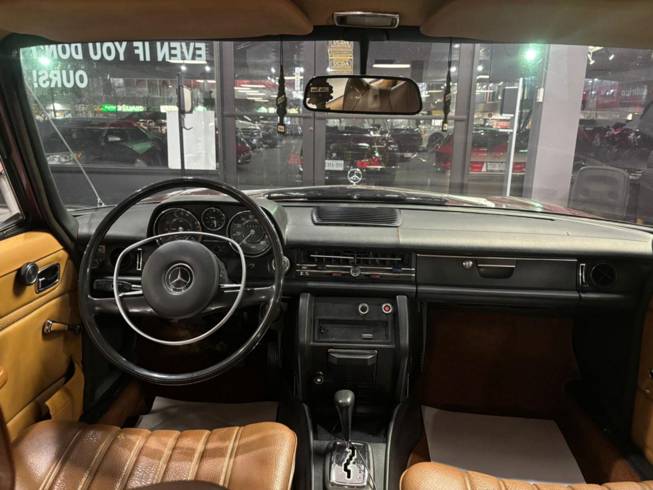 1972 Mercedes-Benz 220 W115 Photo