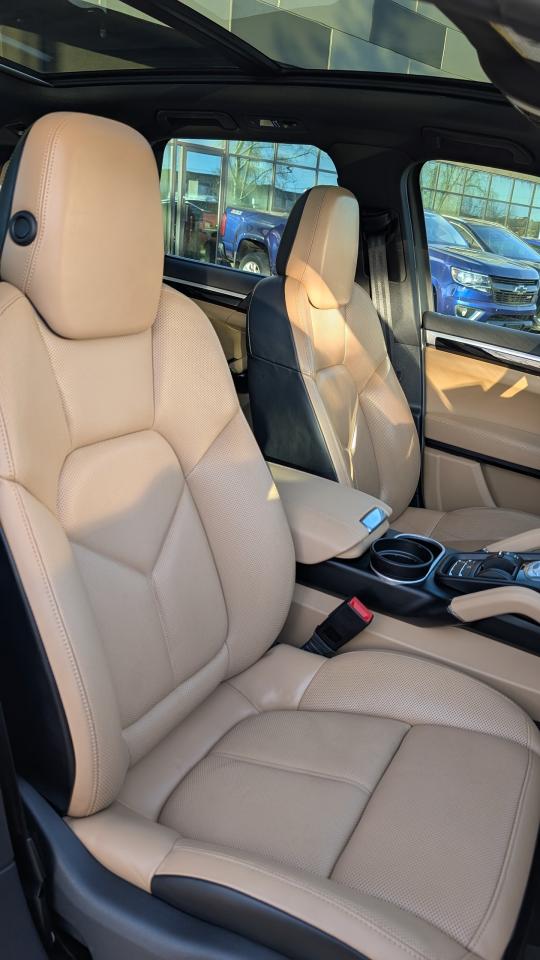 2017 Porsche Cayenne S - Photo #17