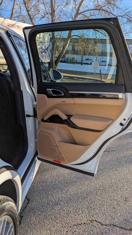 2017 Porsche Cayenne S - Photo #18