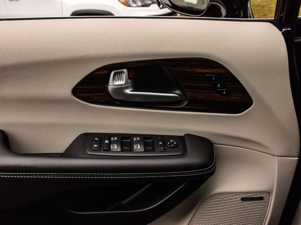 2024 Chrysler Pacifica Limited |LIMITED|10.1NAV|PANOROOF|HKSOUND|DVDX2|360CAM| Photo