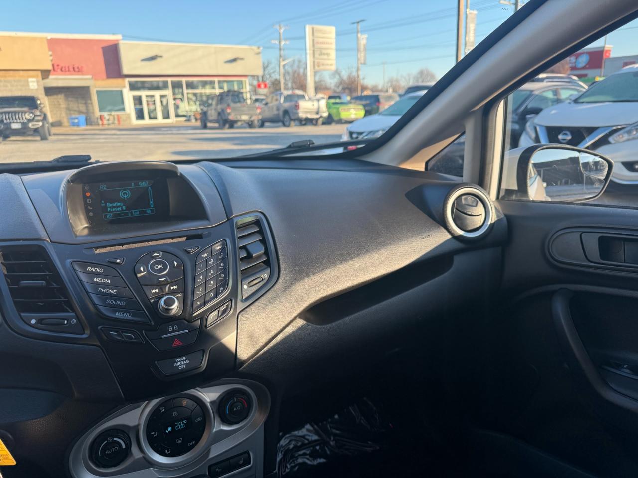 2017 Ford Fiesta SE Photo