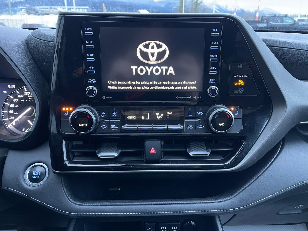 2020 Toyota Highlander XLE Photo