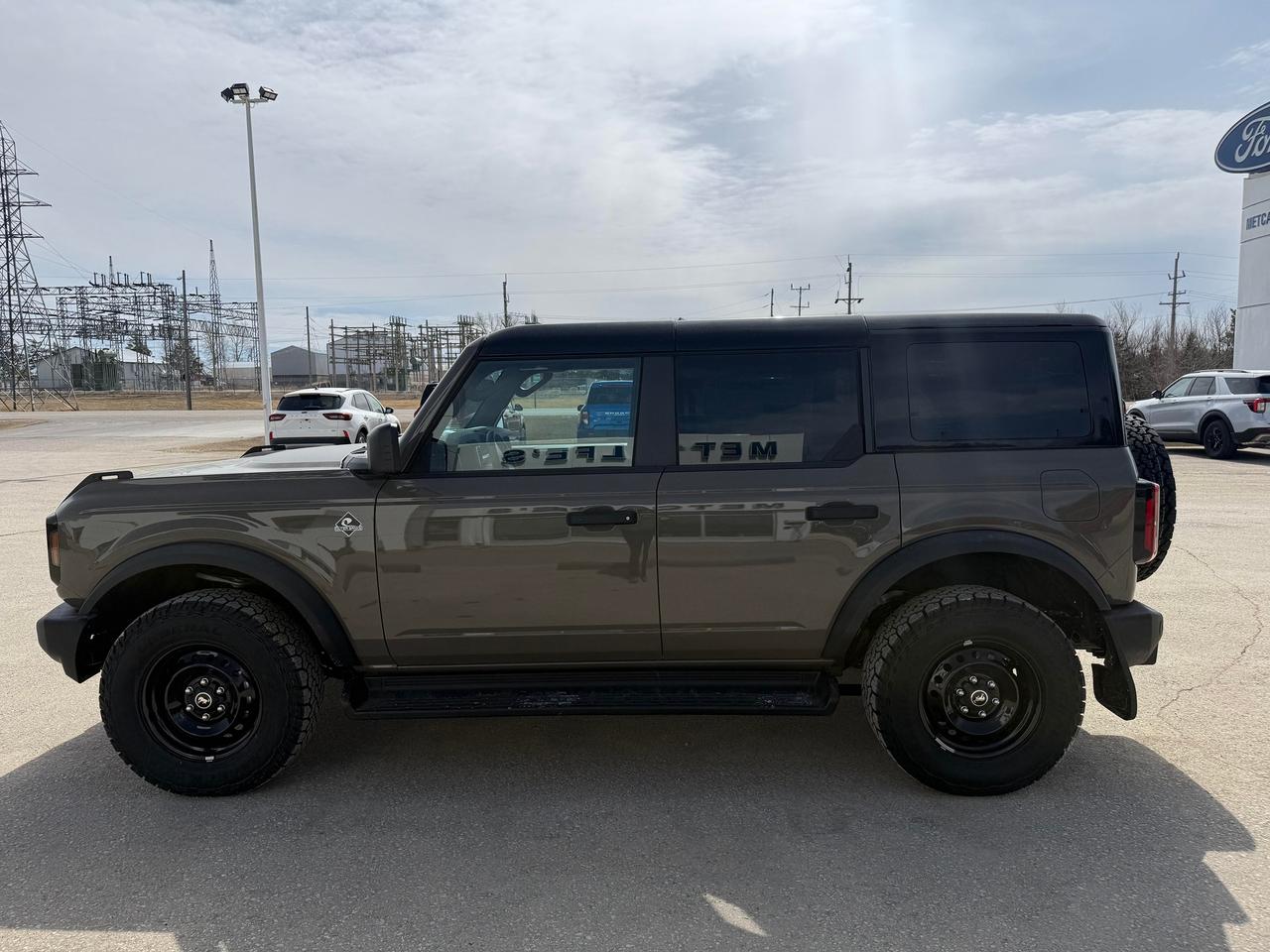 2026 Ford Bronco OUTER BANKS 4 DOOR 4X4 Photo4
