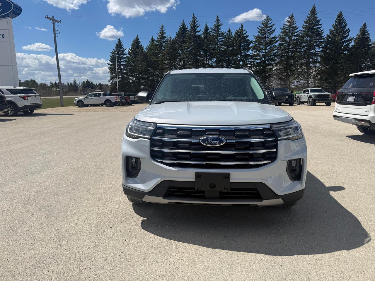 2026 Ford Explorer Active 4WD Photo2