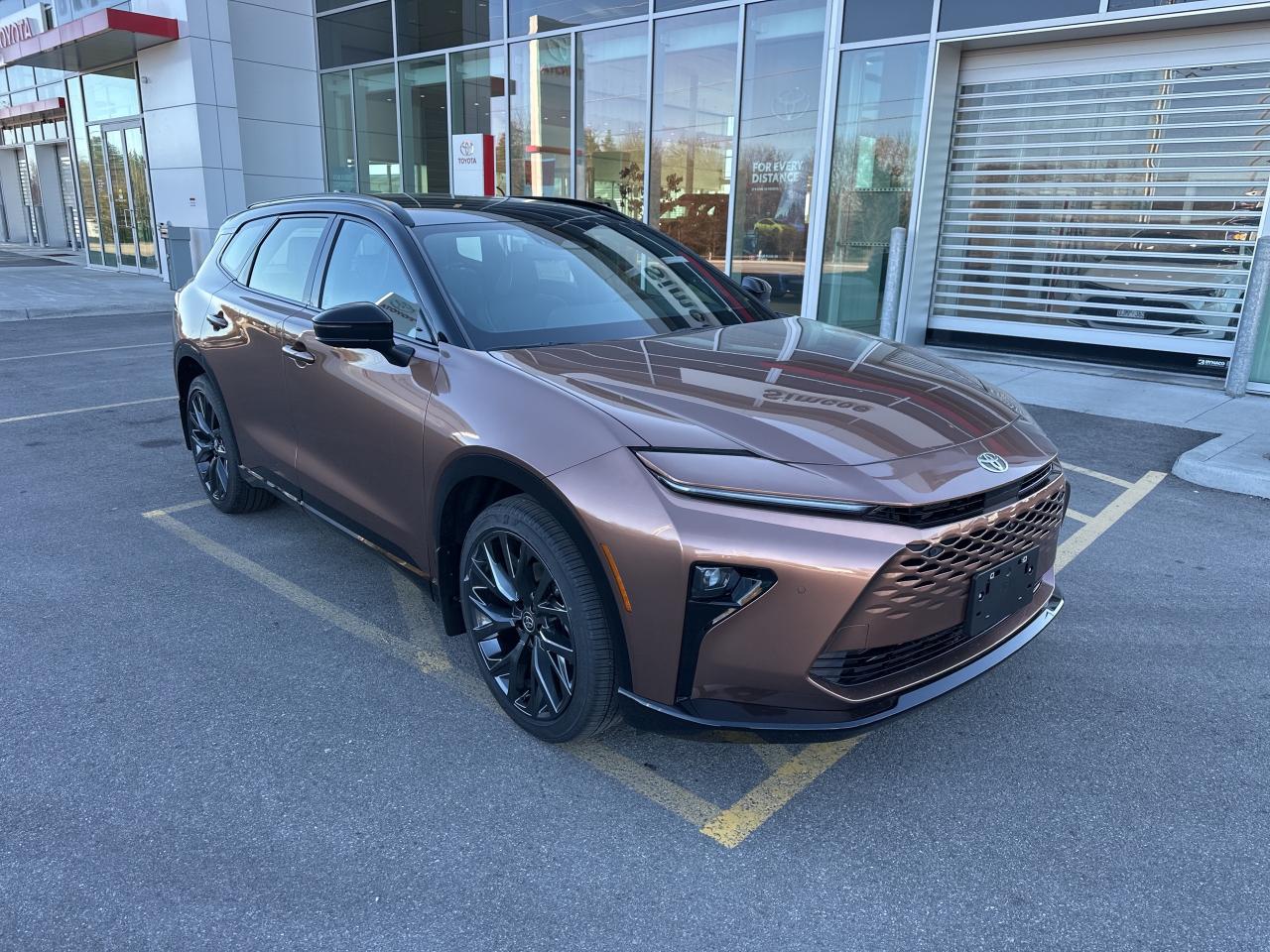 2025 Toyota Crown Signia Limited Photo2