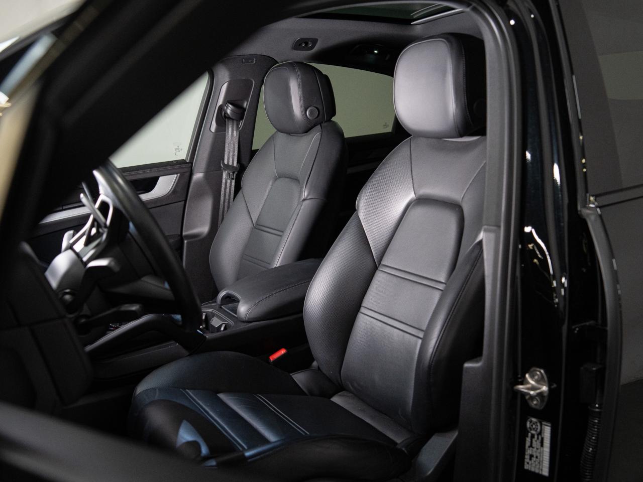 2024 Porsche Cayenne PREMIUM PLUS PKG | COUPE | BOSE | 21 RS WHEELS Photo