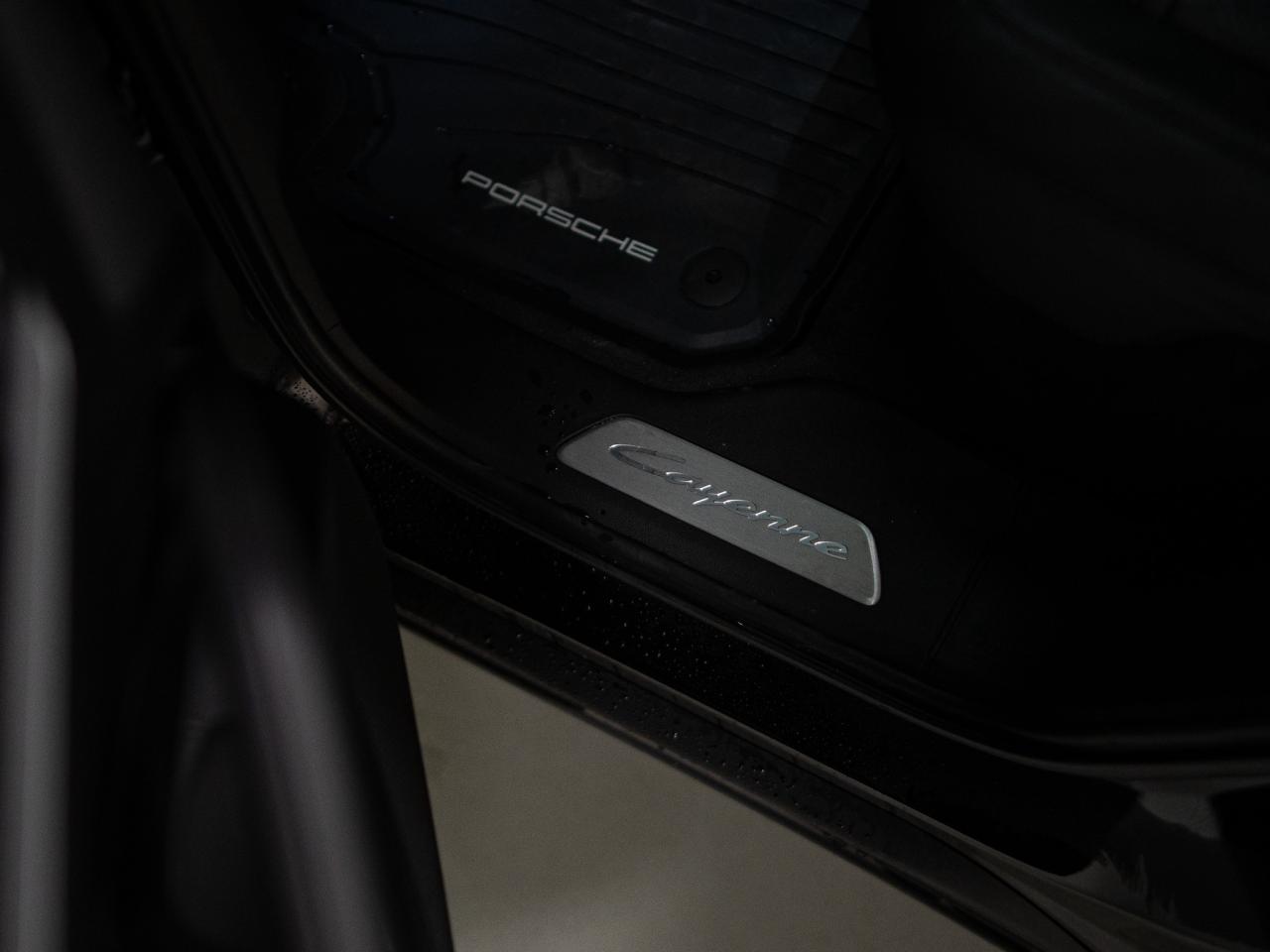 2024 Porsche Cayenne PREMIUM PLUS PKG | COUPE | BOSE | 21 RS WHEELS Photo