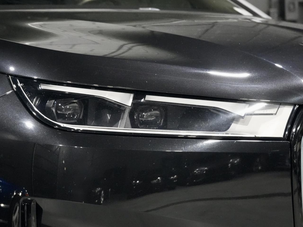 2023 BMW iX xDrive40/PANO/HUD/DRIVE ASSIST/NO ACCIDENTS Photo