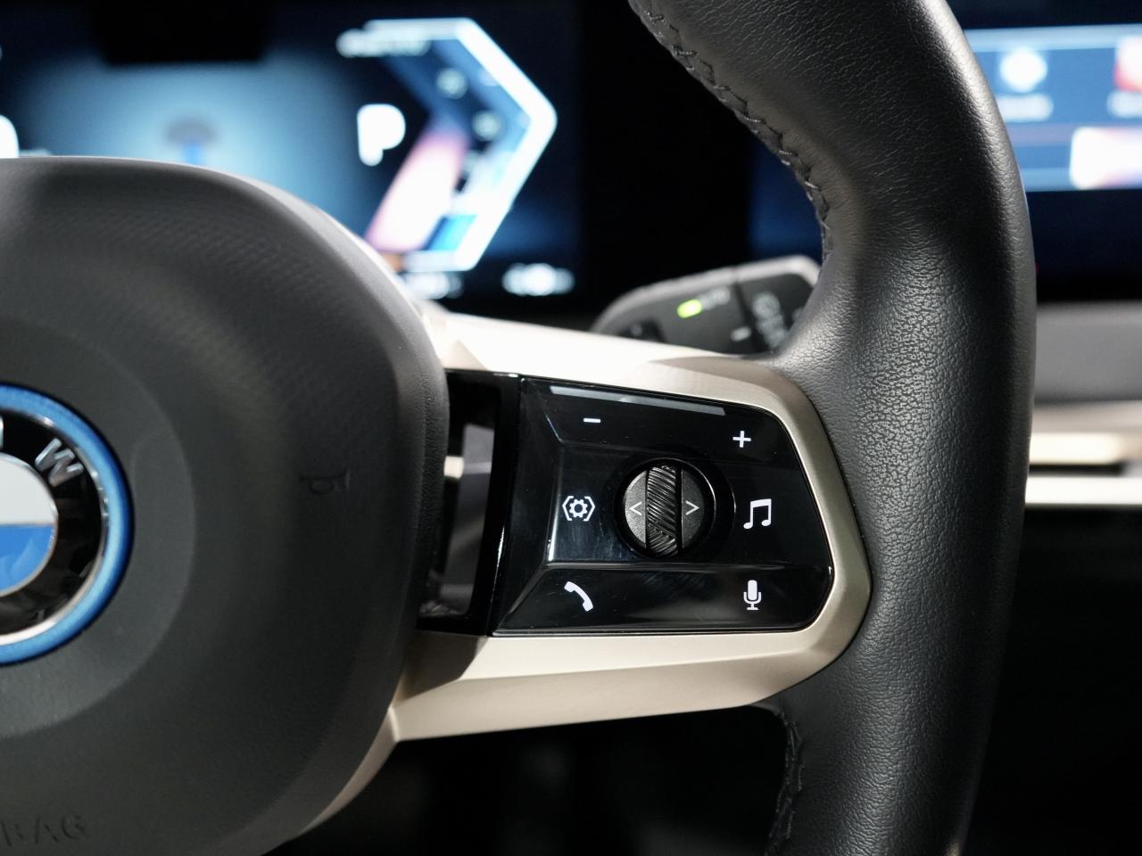 2023 BMW iX xDrive40/PANO/HUD/DRIVE ASSIST/NO ACCIDENTS Photo