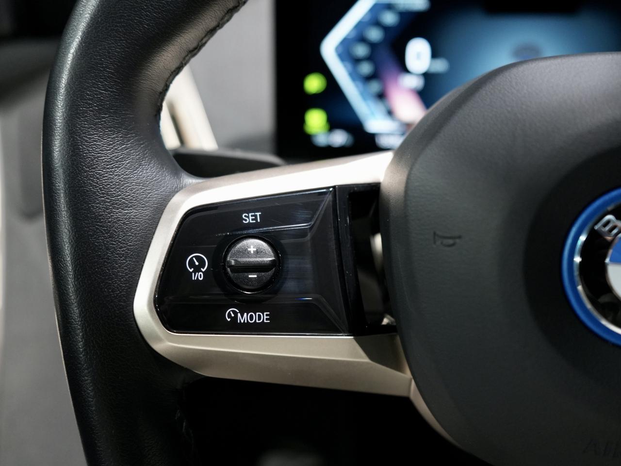 2023 BMW iX xDrive40/PANO/HUD/DRIVE ASSIST/NO ACCIDENTS Photo