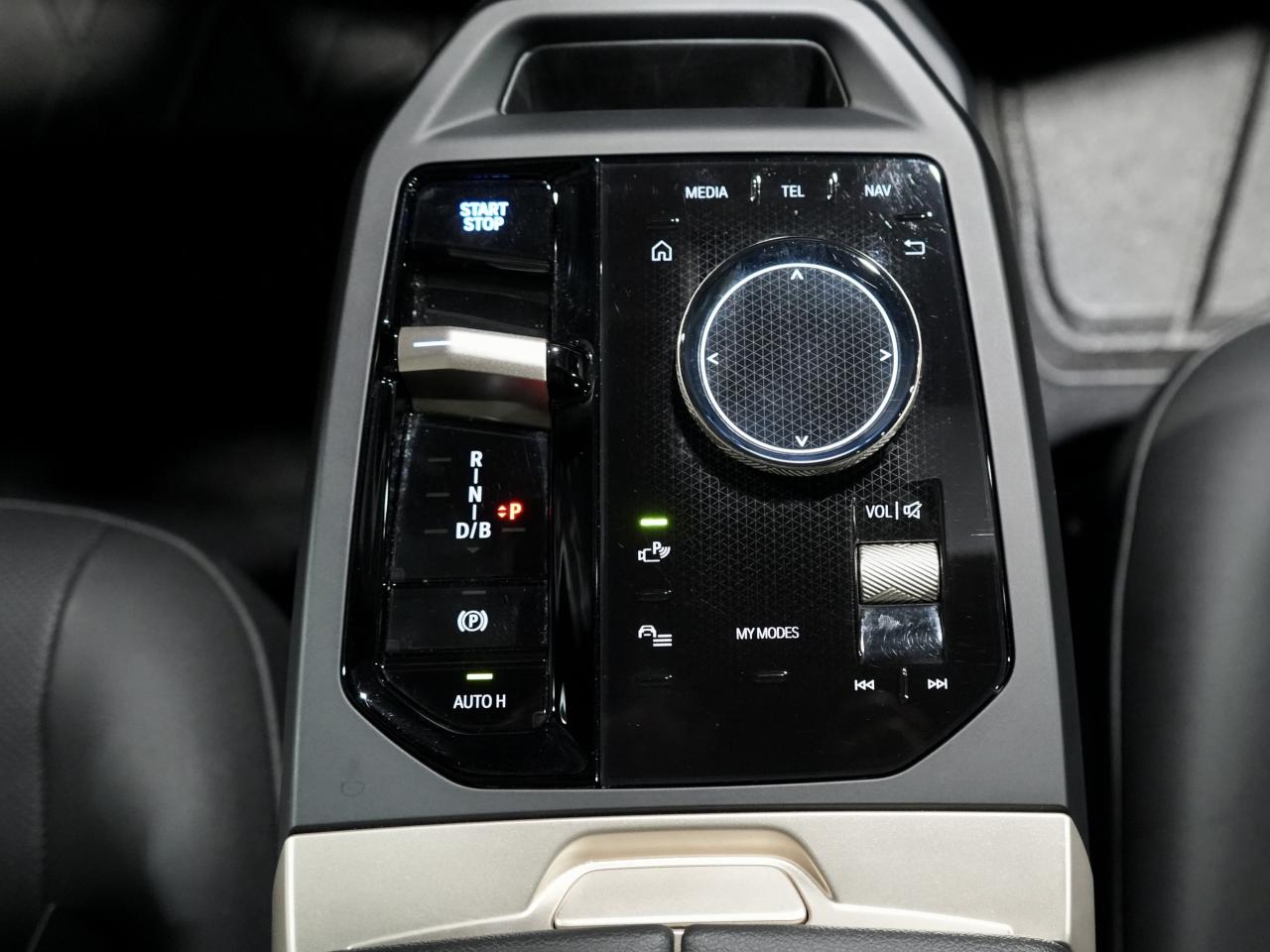 2023 BMW iX xDrive40/PANO/HUD/DRIVE ASSIST/NO ACCIDENTS Photo