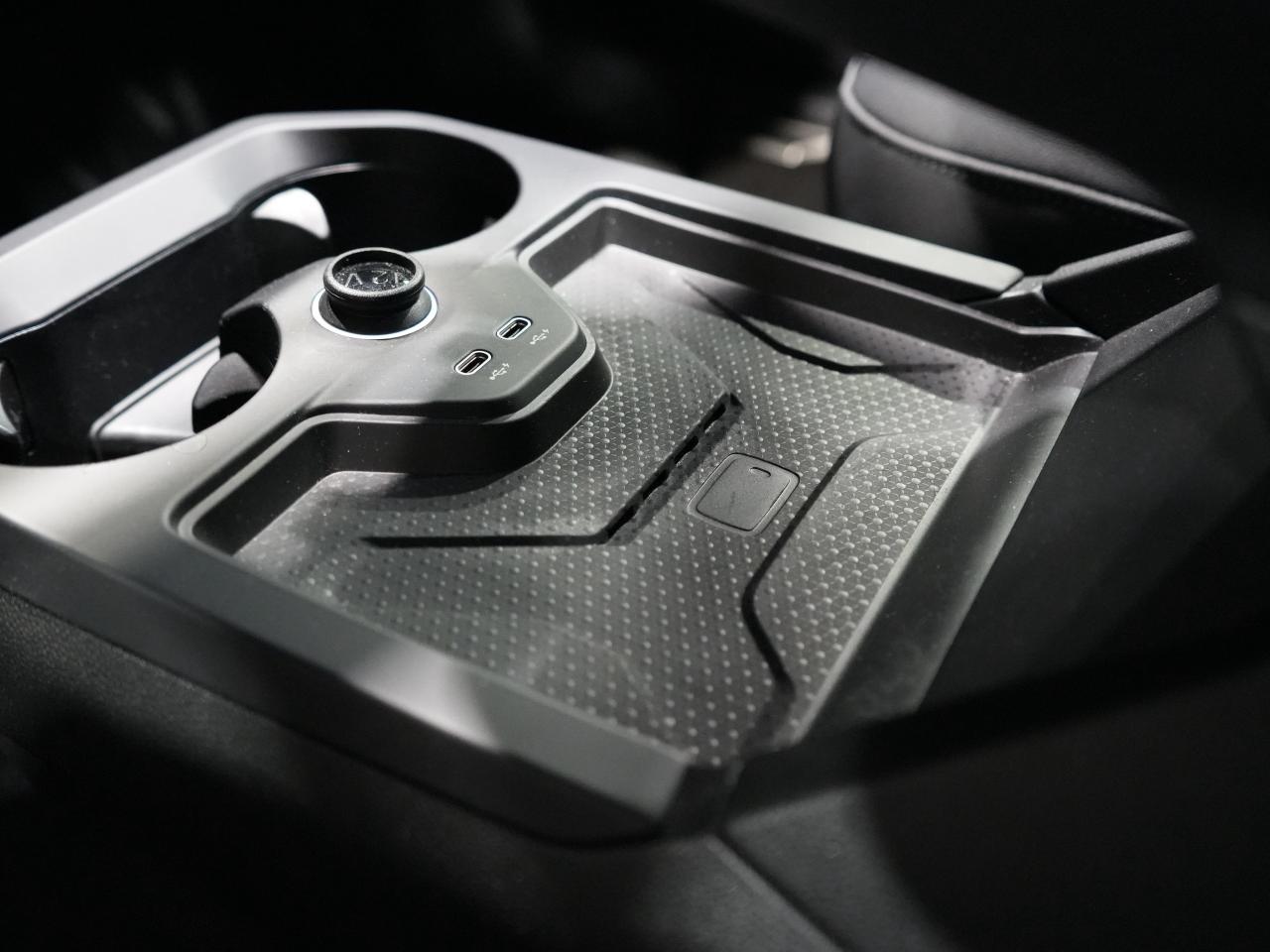 2023 BMW iX xDrive40/PANO/HUD/DRIVE ASSIST/NO ACCIDENTS Photo