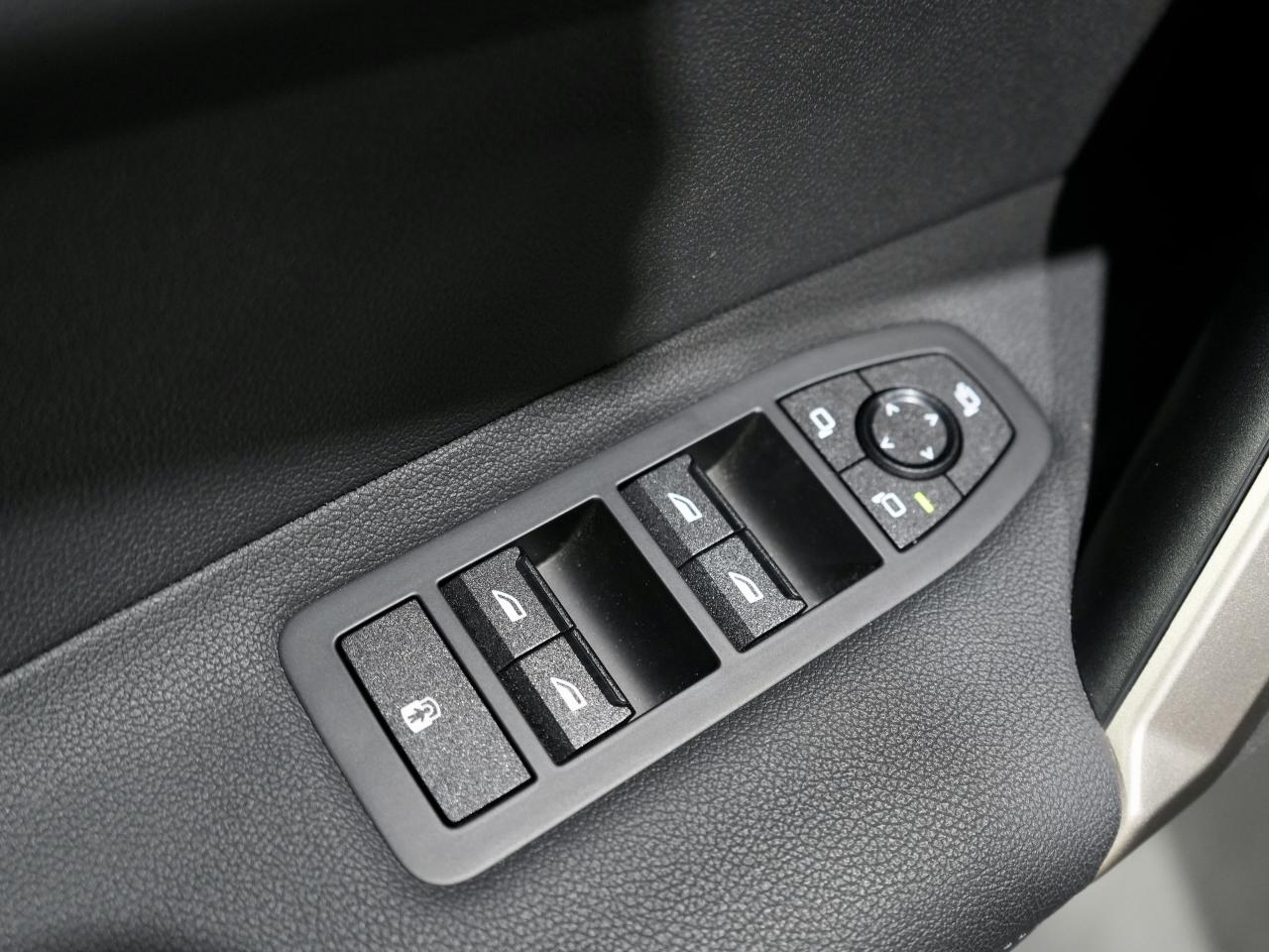 2023 BMW iX xDrive40/PANO/HUD/DRIVE ASSIST/NO ACCIDENTS Photo