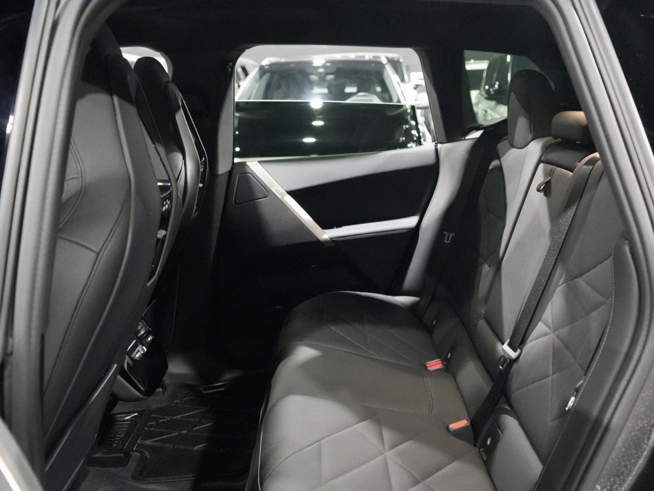 2023 BMW iX xDrive40/PANO/HUD/DRIVE ASSIST/NO ACCIDENTS Photo