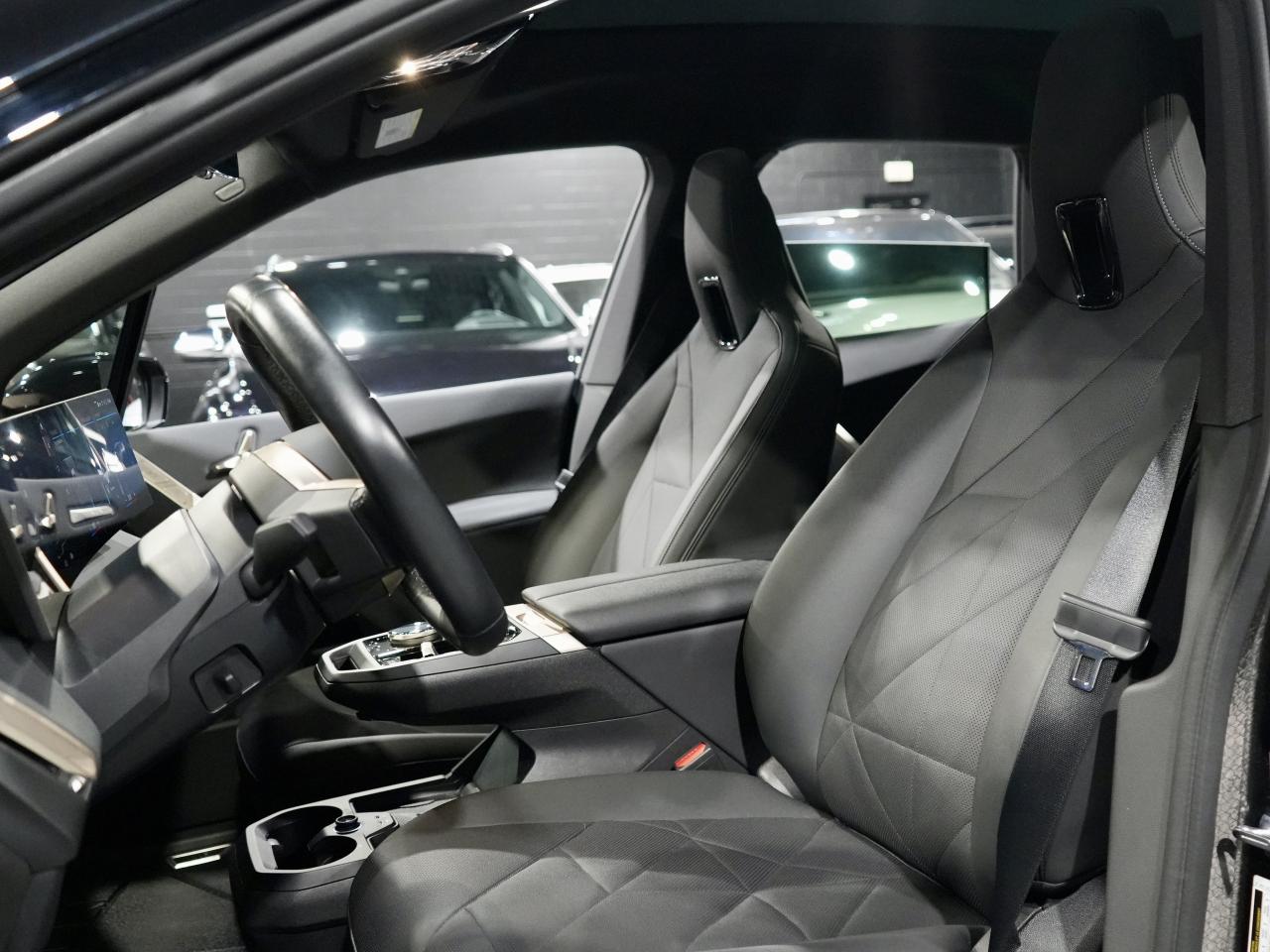 2023 BMW iX xDrive40/PANO/HUD/DRIVE ASSIST/NO ACCIDENTS Photo