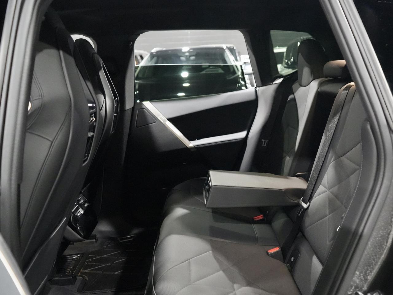 2023 BMW iX xDrive40/PANO/HUD/DRIVE ASSIST/NO ACCIDENTS Photo