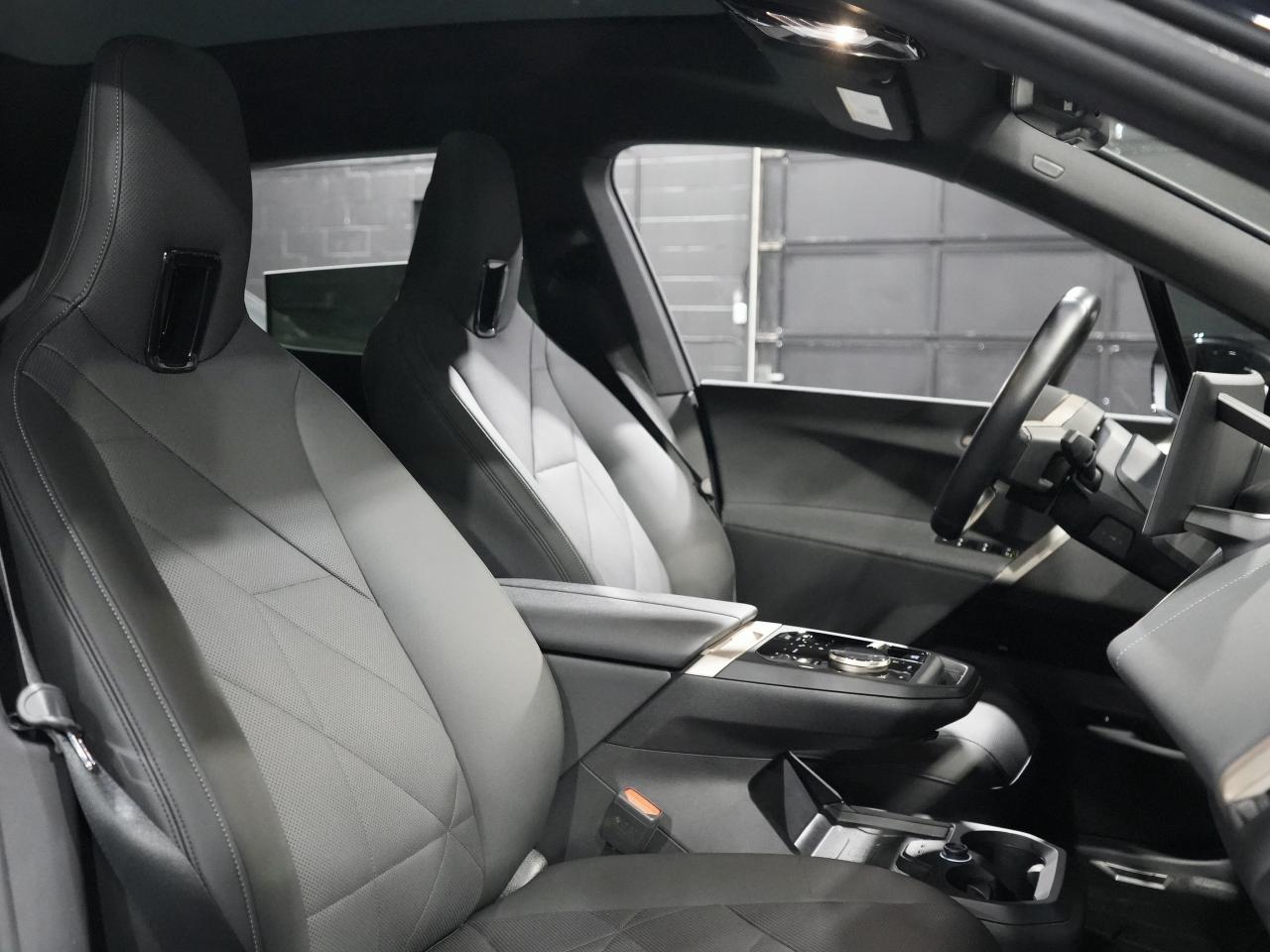 2023 BMW iX xDrive40/PANO/HUD/DRIVE ASSIST/NO ACCIDENTS Photo