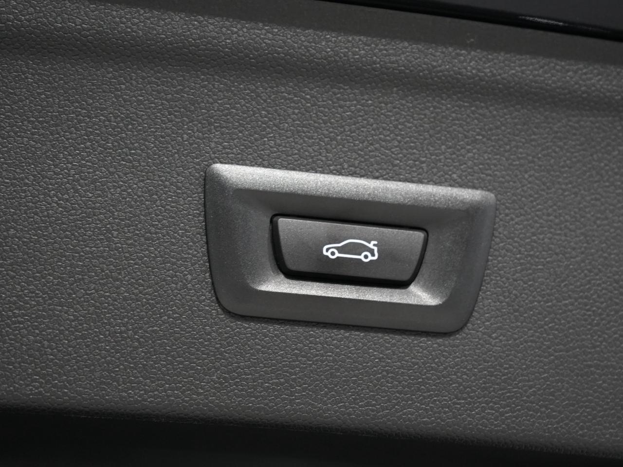 2023 BMW iX xDrive40/PANO/HUD/DRIVE ASSIST/NO ACCIDENTS Photo