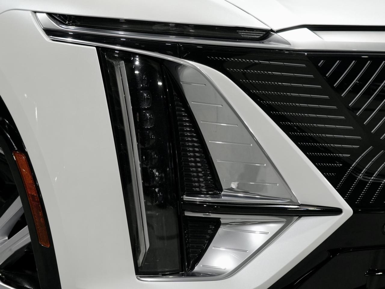 2024 Cadillac LYRIQ Tech w-1SA/PANO/DRIVE ASSIST/1-OWNER/CAM/CARPLAY Photo