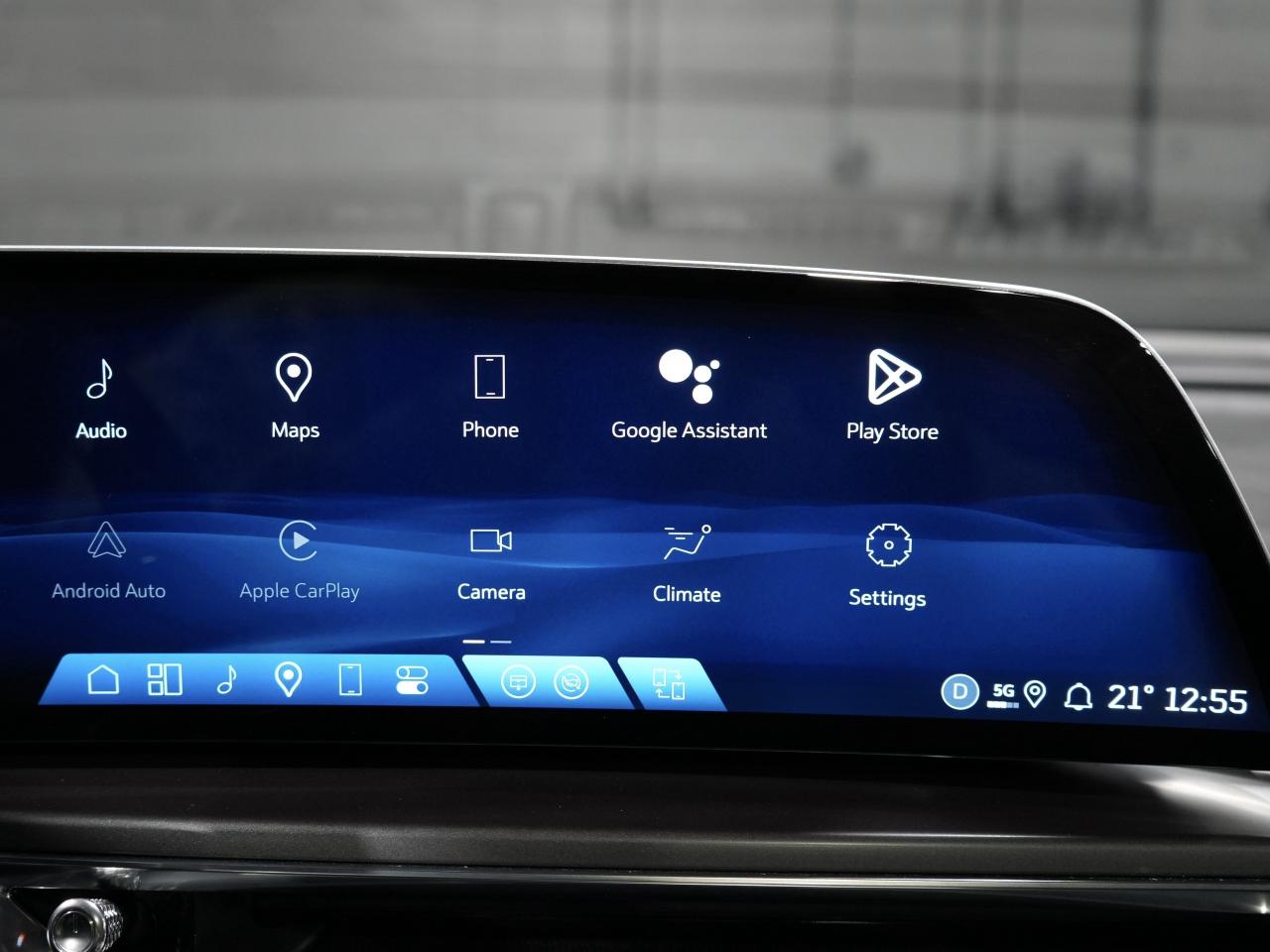 2024 Cadillac LYRIQ Tech w-1SA/PANO/DRIVE ASSIST/1-OWNER/CAM/CARPLAY Photo