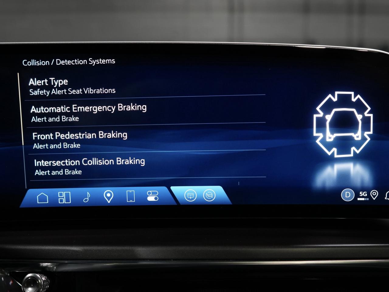 2024 Cadillac LYRIQ Tech w-1SA/PANO/DRIVE ASSIST/1-OWNER/CAM/CARPLAY Photo