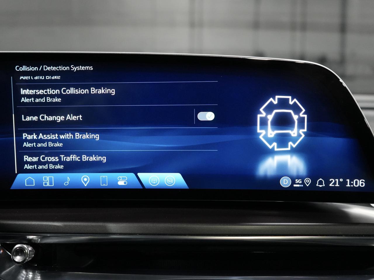 2024 Cadillac LYRIQ Tech w-1SA/PANO/DRIVE ASSIST/1-OWNER/CAM/CARPLAY Photo