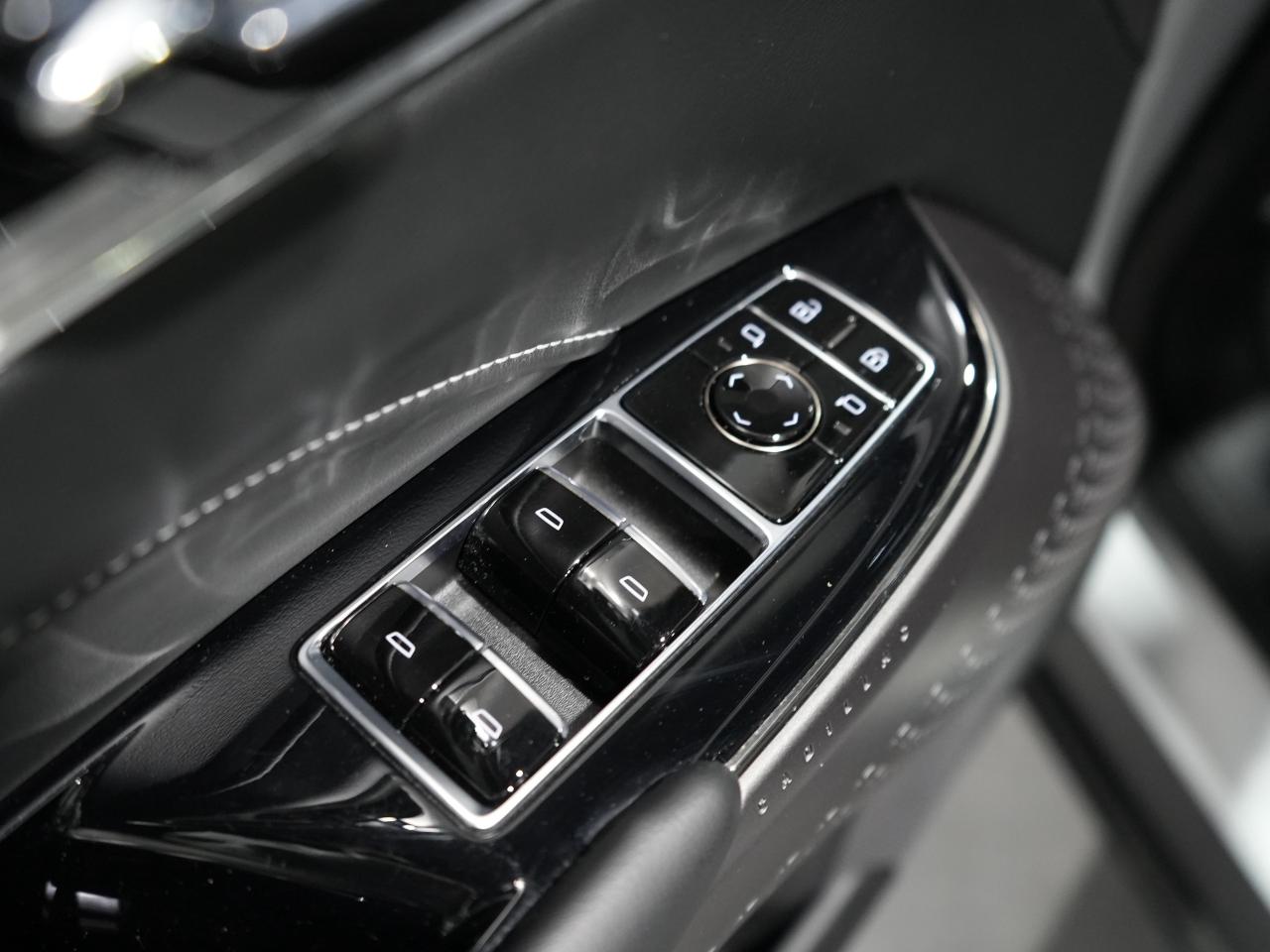 2024 Cadillac LYRIQ Tech w-1SA/PANO/DRIVE ASSIST/1-OWNER/CAM/CARPLAY Photo