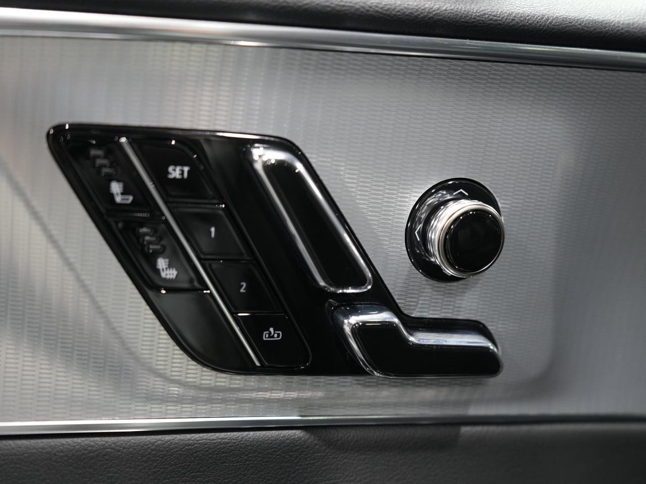 2024 Cadillac LYRIQ Tech w-1SA/PANO/DRIVE ASSIST/1-OWNER/CAM/CARPLAY Photo