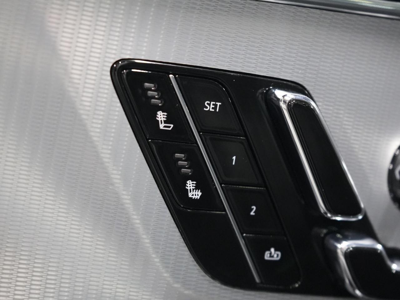 2024 Cadillac LYRIQ Tech w-1SA/PANO/DRIVE ASSIST/1-OWNER/CAM/CARPLAY Photo