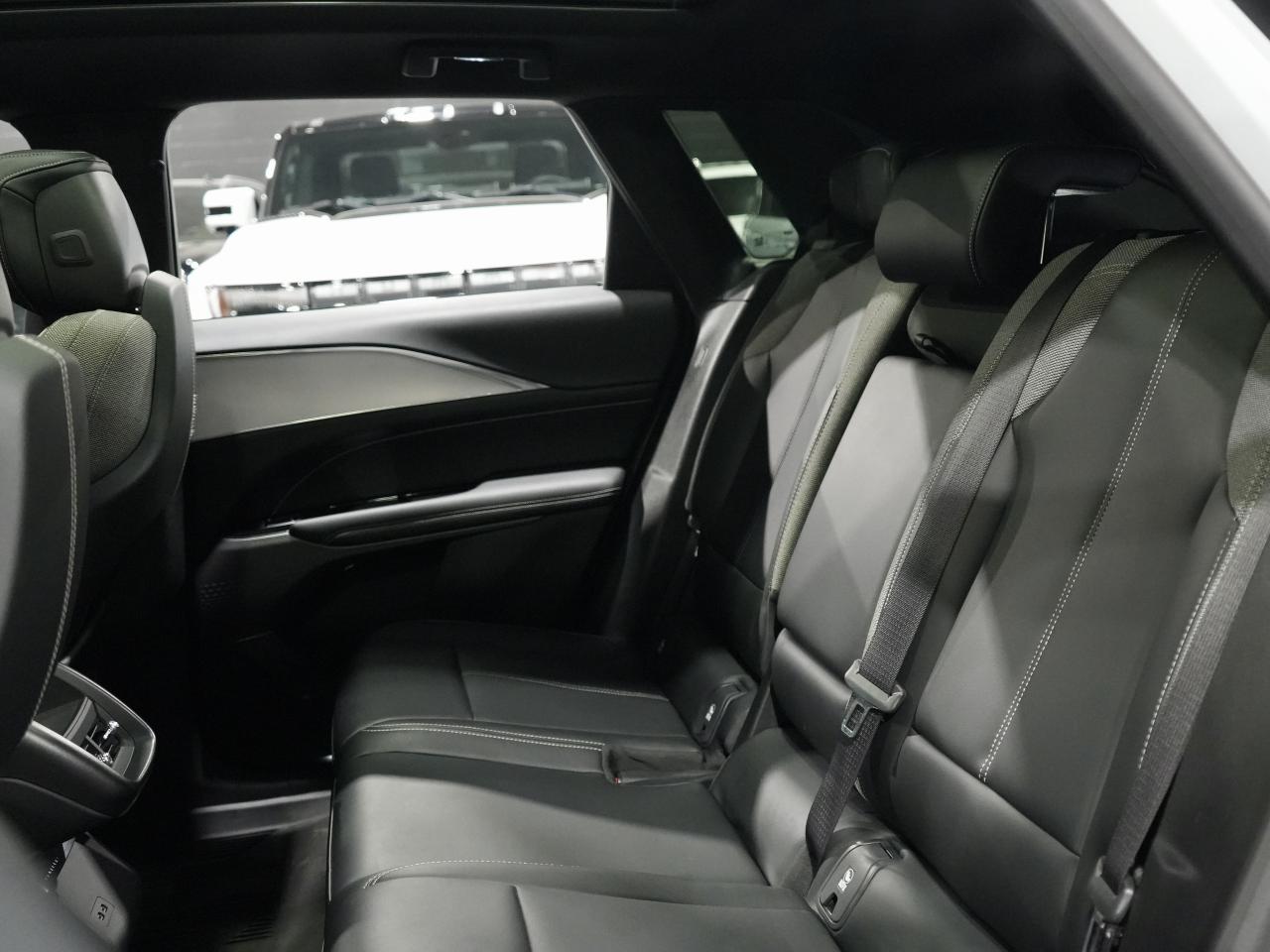 2024 Cadillac LYRIQ Tech w-1SA/PANO/DRIVE ASSIST/1-OWNER/CAM/CARPLAY Photo