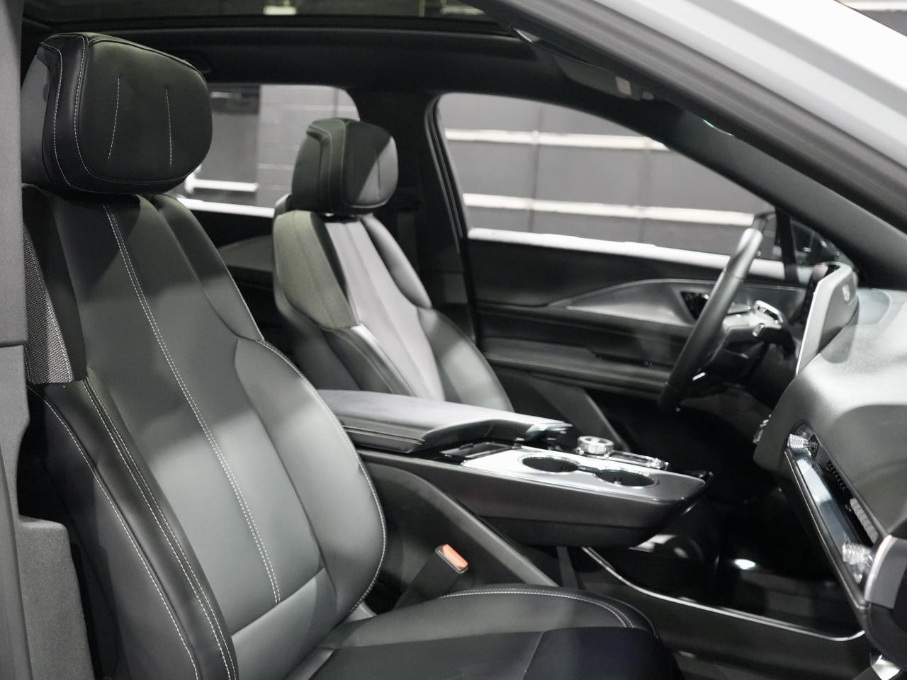 2024 Cadillac LYRIQ Tech w-1SA/PANO/DRIVE ASSIST/1-OWNER/CAM/CARPLAY Photo