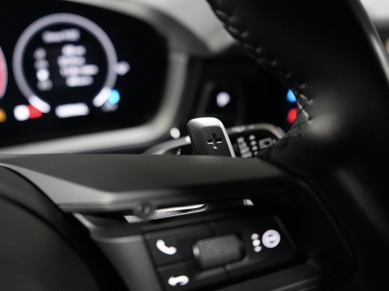 2024 Porsche Cayenne PREMIUM PKG/SPORT CHRONO/8-WAY ADAPTIVE SPORT SEAT Photo