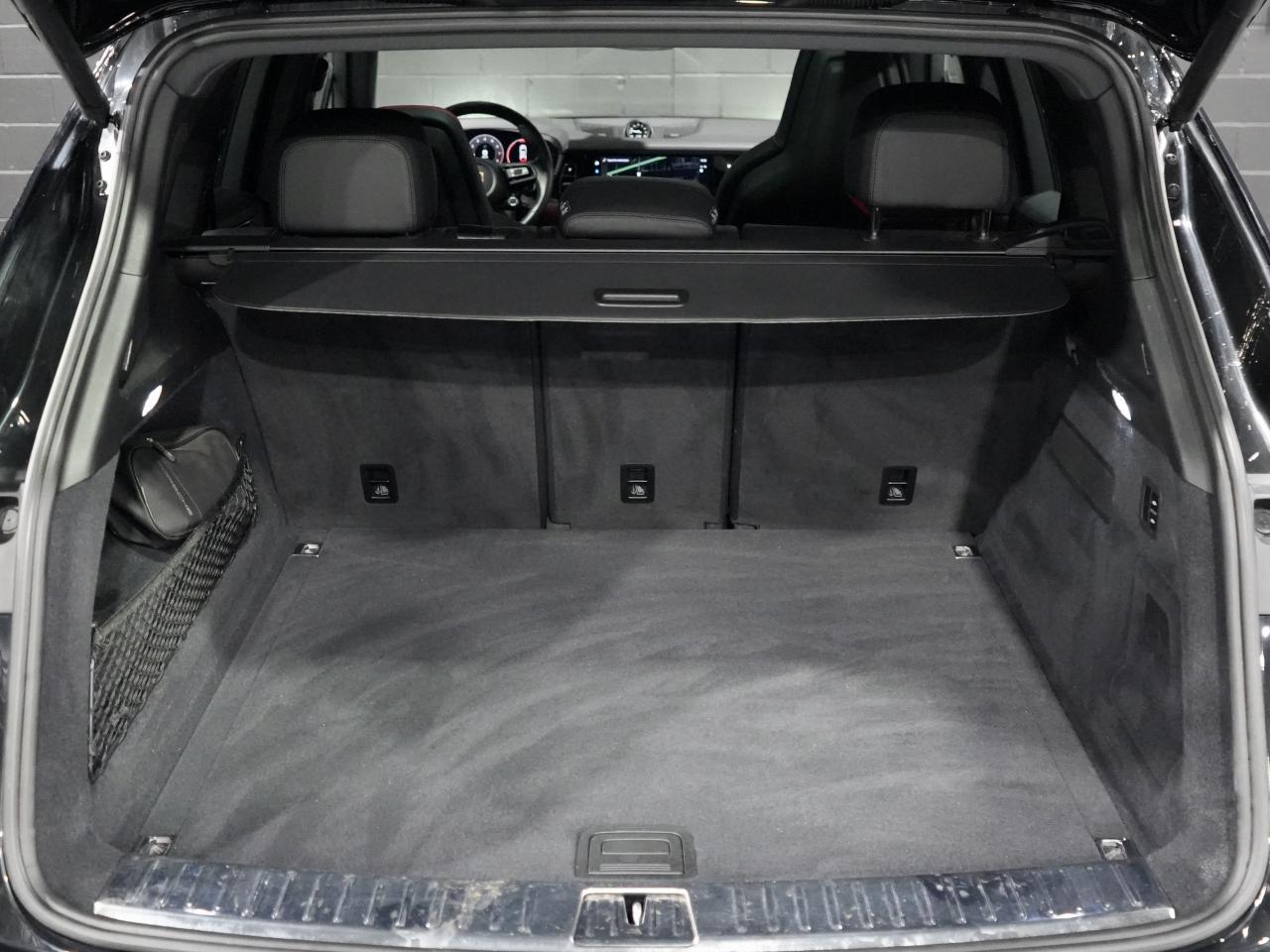 2024 Porsche Cayenne PREMIUM PKG/SPORT CHRONO/8-WAY ADAPTIVE SPORT SEAT Photo