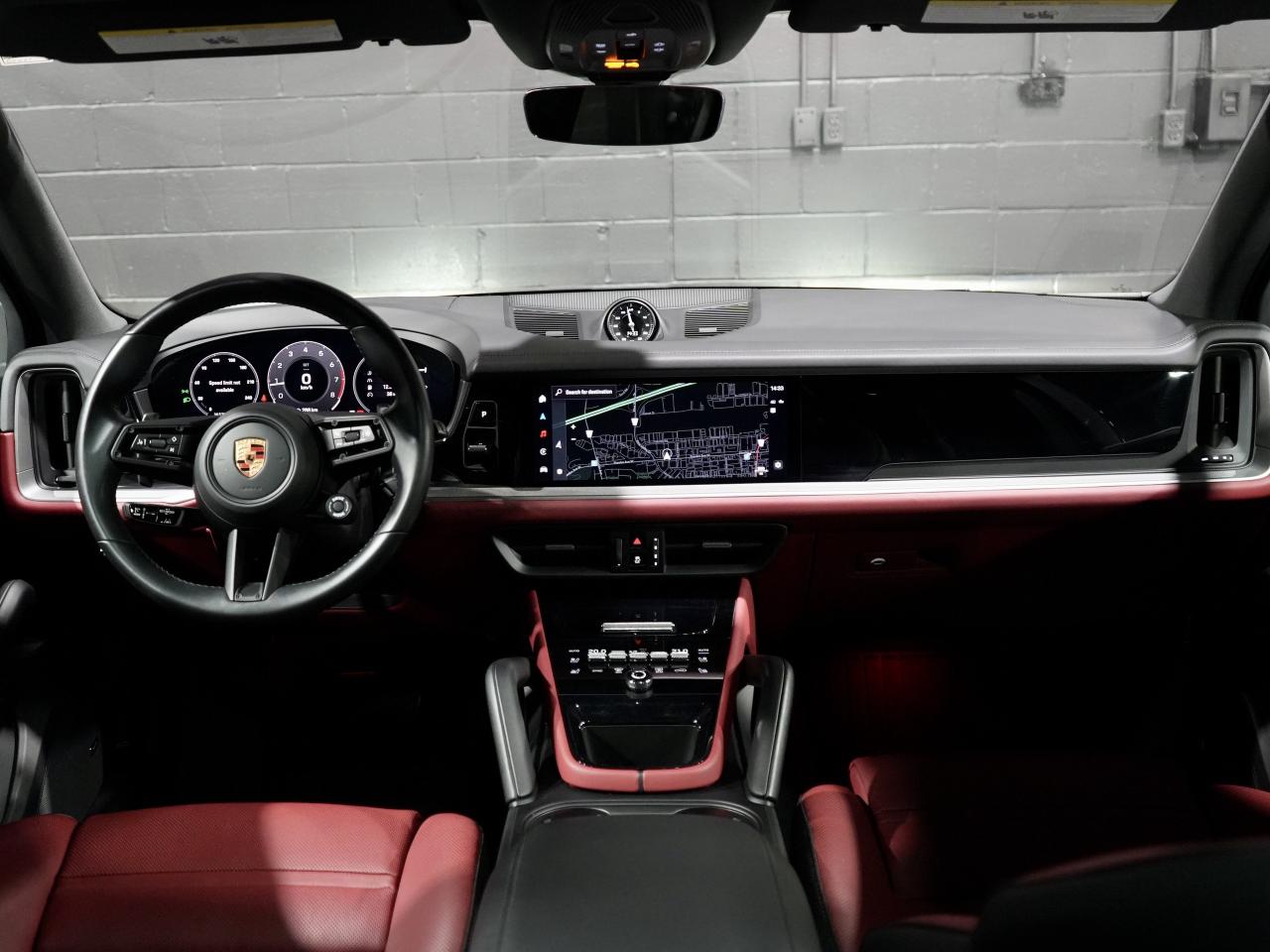 2024 Porsche Cayenne PREMIUM PKG/SPORT CHRONO/8-WAY ADAPTIVE SPORT SEAT Photo