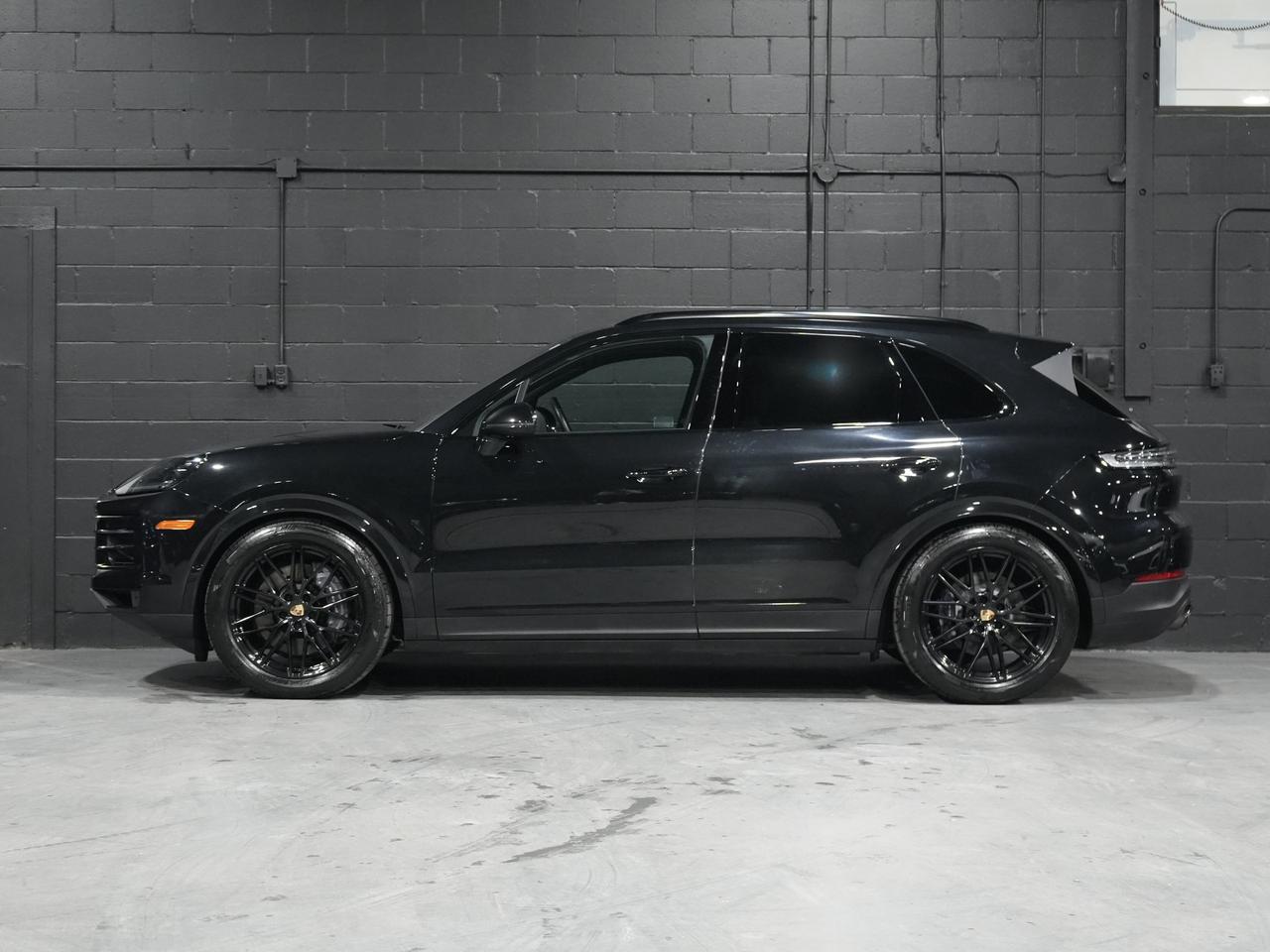 2024 Porsche Cayenne PREMIUM PKG/SPORT CHRONO/8-WAY ADAPTIVE SPORT SEAT Photo4