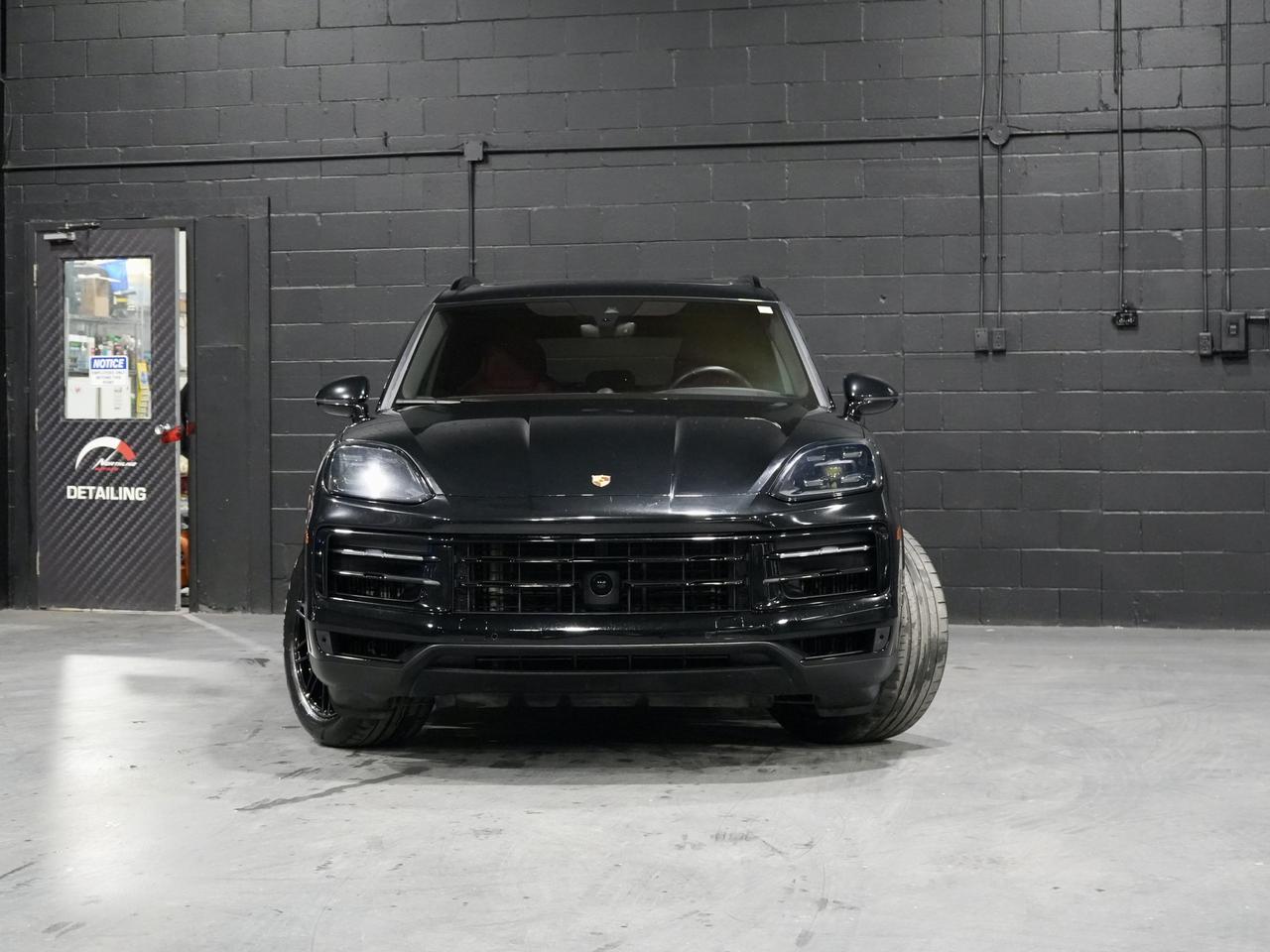 2024 Porsche Cayenne PREMIUM PKG/SPORT CHRONO/8-WAY ADAPTIVE SPORT SEAT Photo