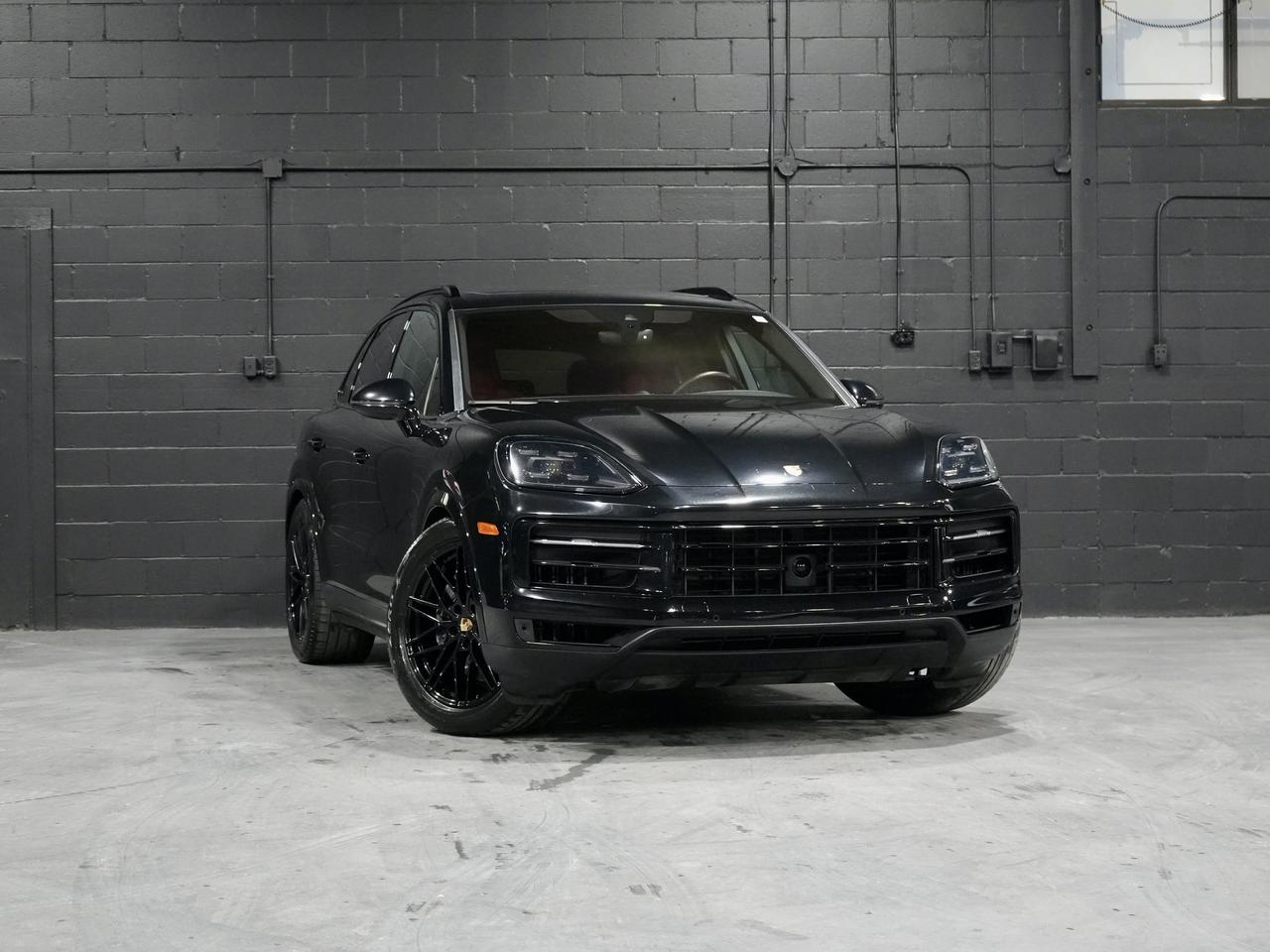 2024 Porsche Cayenne PREMIUM PKG/SPORT CHRONO/8-WAY ADAPTIVE SPORT SEAT Photo