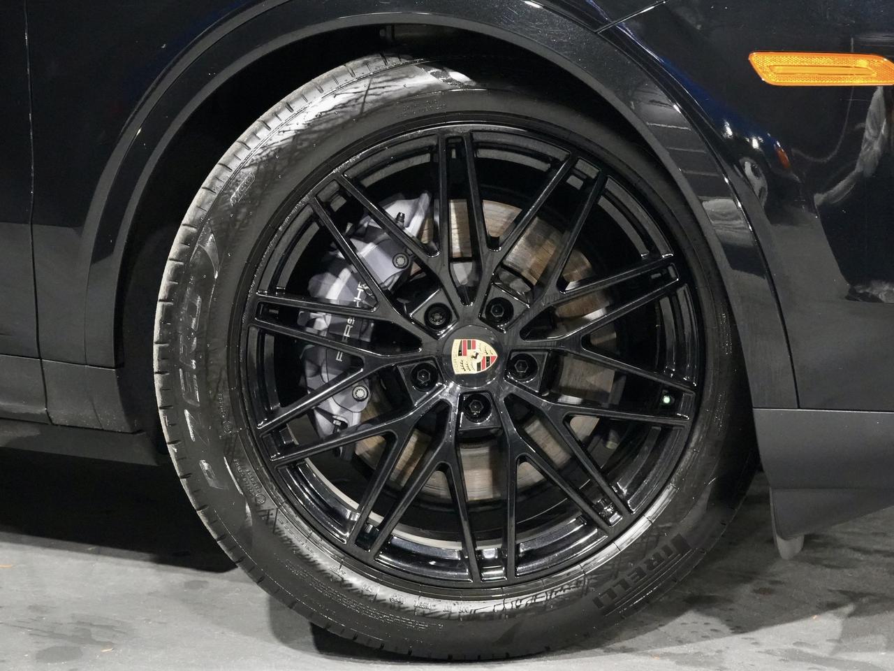 2024 Porsche Cayenne PREMIUM PKG/SPORT CHRONO/8-WAY ADAPTIVE SPORT SEAT Photo3