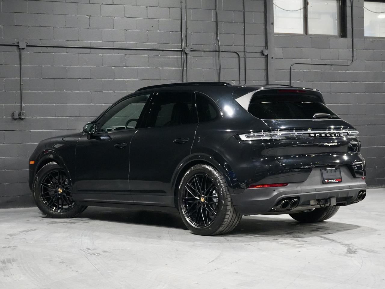 2024 Porsche Cayenne PREMIUM PKG/SPORT CHRONO/8-WAY ADAPTIVE SPORT SEAT Photo