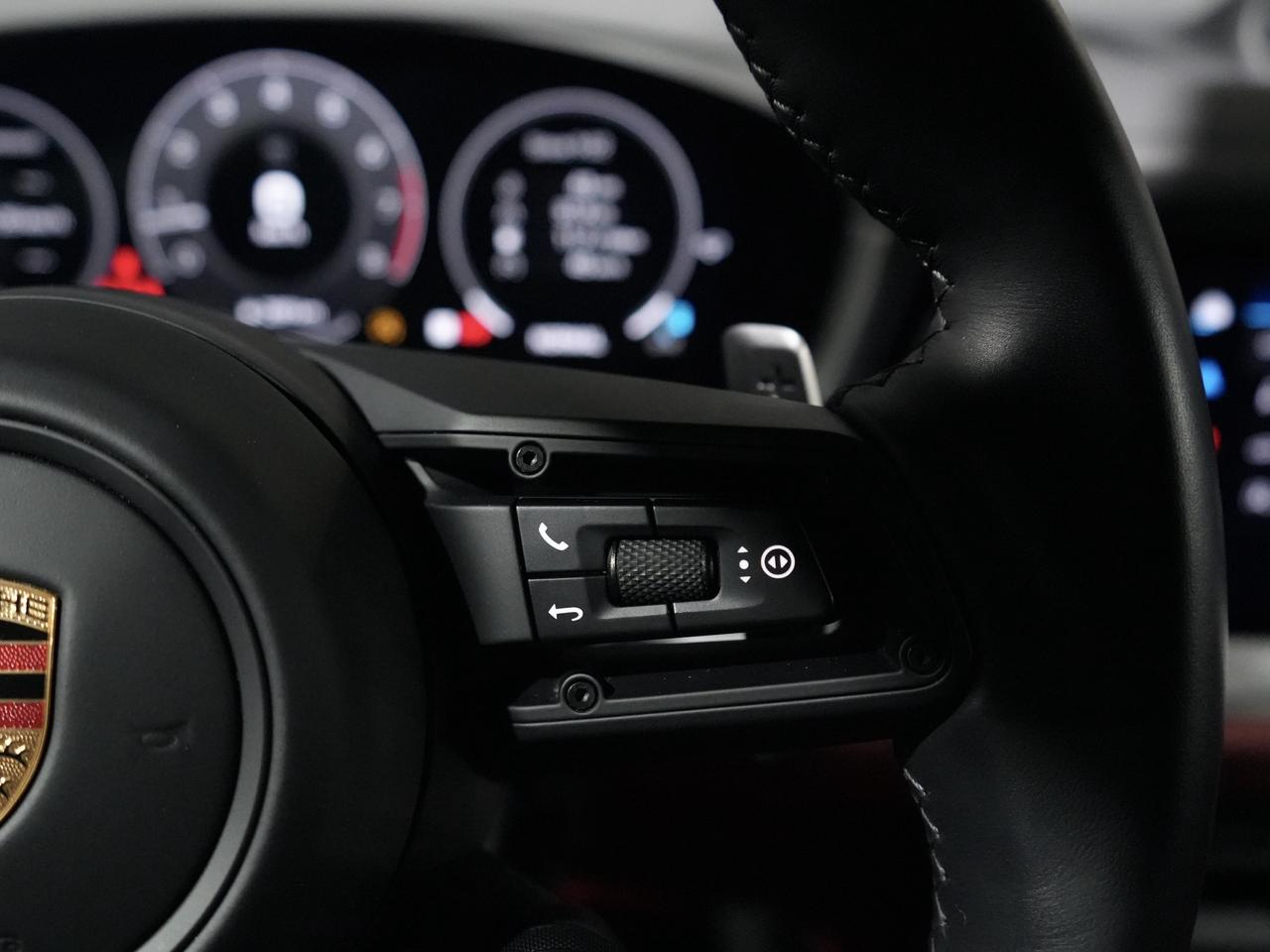 2024 Porsche Cayenne PREMIUM PKG/SPORT CHRONO/8-WAY ADAPTIVE SPORT SEAT Photo