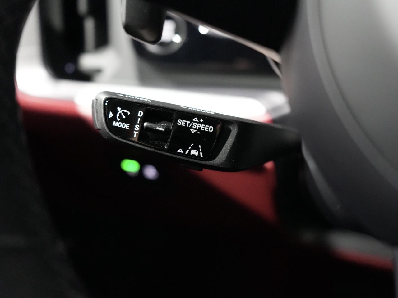 2024 Porsche Cayenne PREMIUM PKG/SPORT CHRONO/8-WAY ADAPTIVE SPORT SEAT Photo