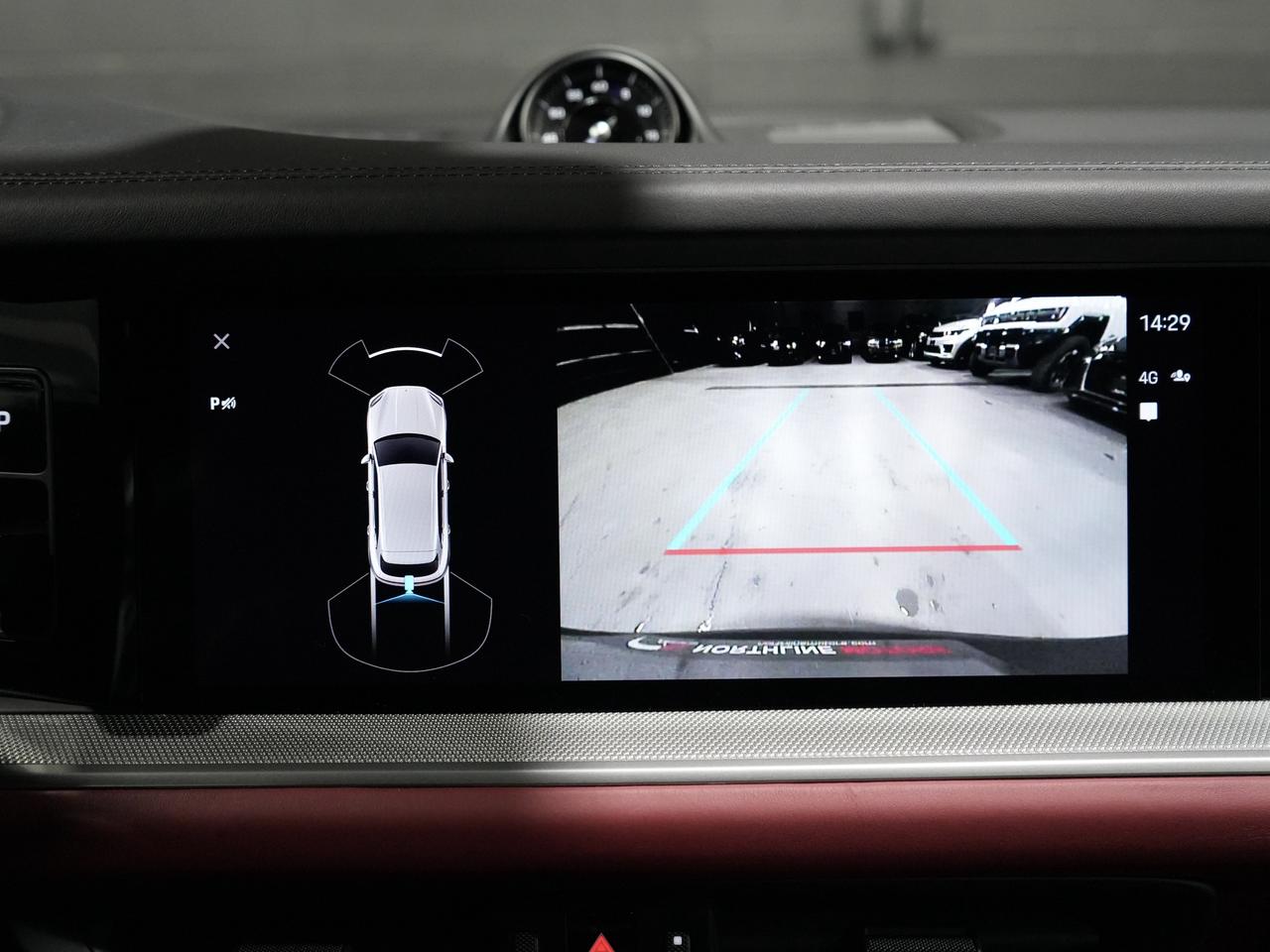 2024 Porsche Cayenne PREMIUM PKG/SPORT CHRONO/8-WAY ADAPTIVE SPORT SEAT Photo