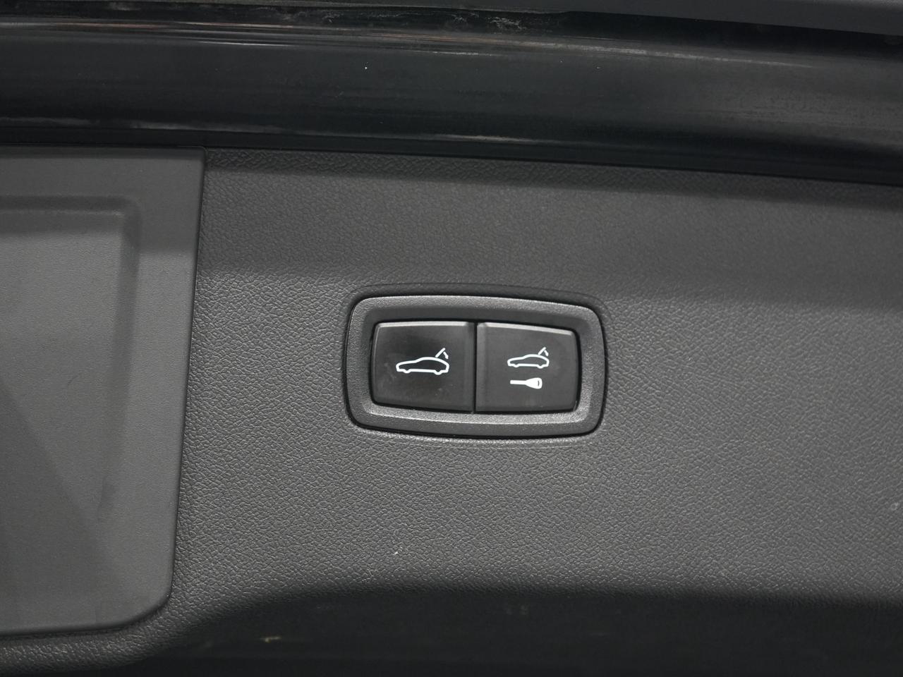 2024 Porsche Cayenne PREMIUM PKG/SPORT CHRONO/8-WAY ADAPTIVE SPORT SEAT Photo